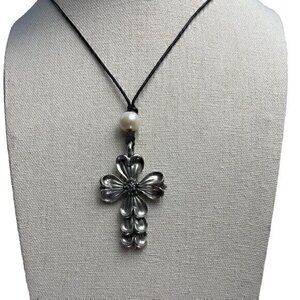 MARCIE USA Flower Pewter Cross Pendant With Pearl Necklace Vintage